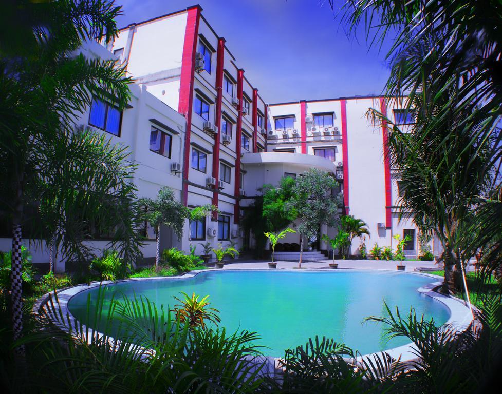 Grand Duta Hotel Palu Bagian luar foto