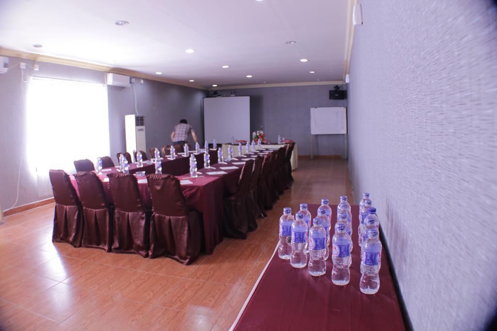 Grand Duta Hotel Palu Bagian luar foto
