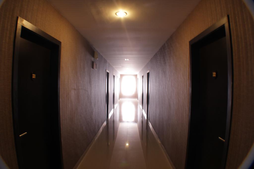 Grand Duta Hotel Palu Bagian luar foto