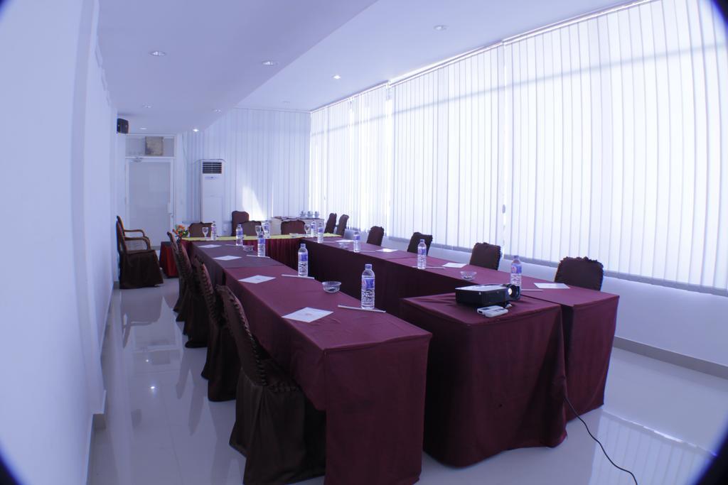 Grand Duta Hotel Palu Bagian luar foto