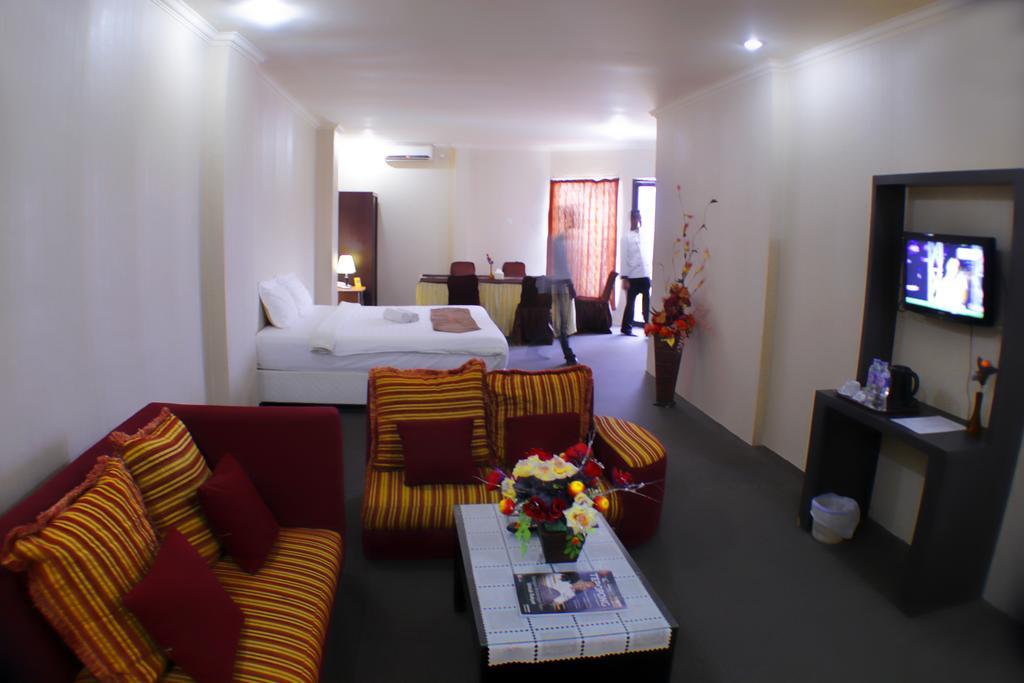 Grand Duta Hotel Palu Bagian luar foto