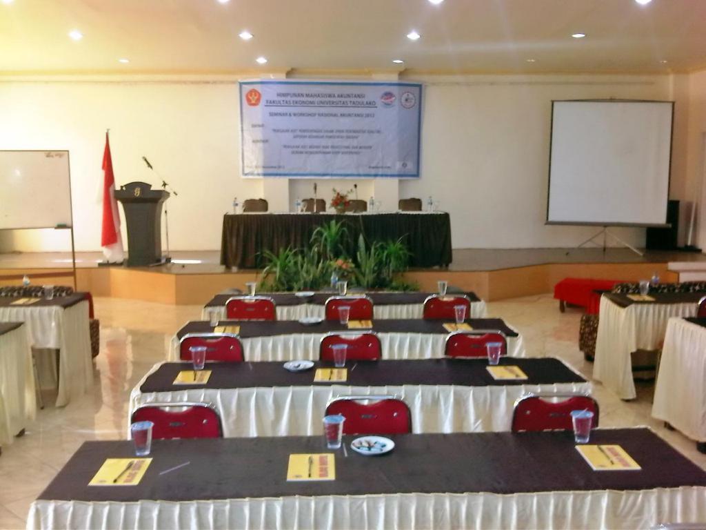 Grand Duta Hotel Palu Bagian luar foto