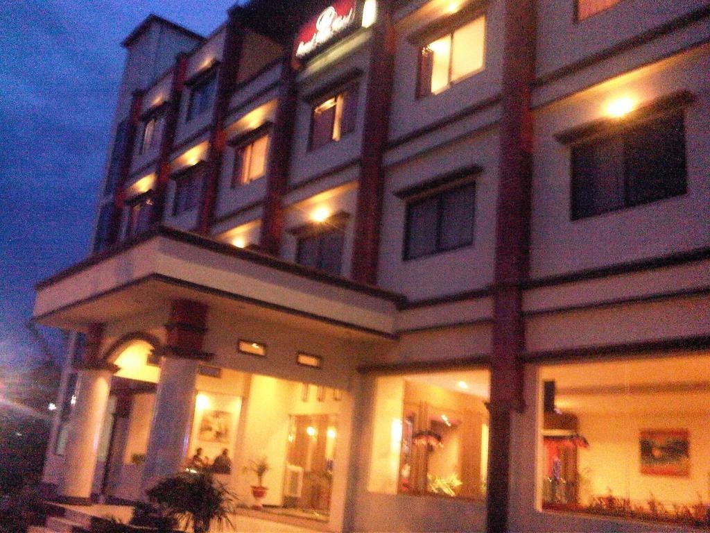 Grand Duta Hotel Palu Bagian luar foto